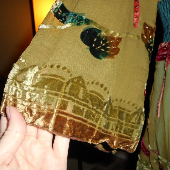 SOLD!! Hale Bob Green embroidered top, Small - Picture 5 of 8